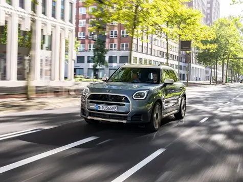 MINI Countryman Electric bei der Fahrt