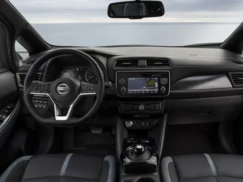 Nissan Leaf Elektroauto in der Ansicht des Cockpits Navigation und Displays