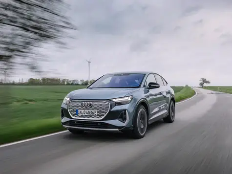 Audi Q4 e-tron Sportback bei der Fahrt