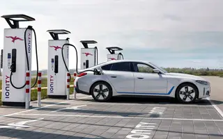 BMW i-Modelle ab 2023 mit Plug&Charge Funktion