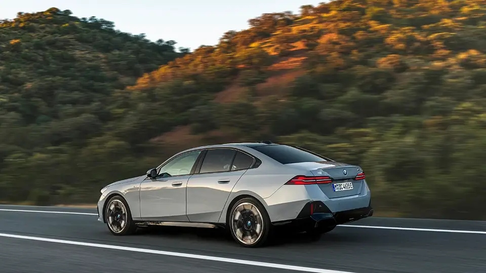 BMW i5 eDrive40 Heckansicht