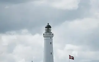 Dänische Flagge weht: Die besten Ladekarten für Dänemark finden
