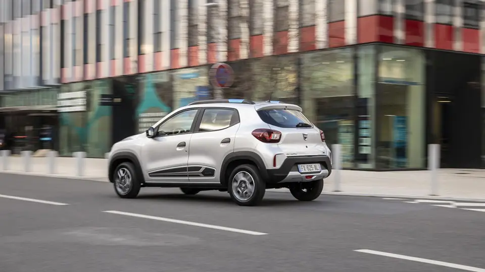 Dacia Spring Electric 45 von hinten