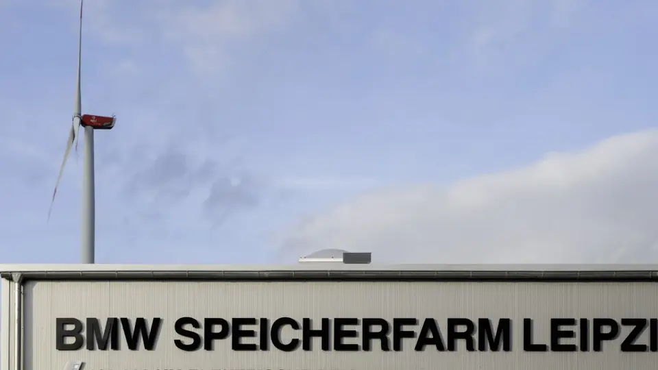 BMW Speicherfarm mit Windrad