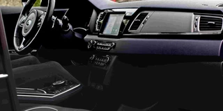 Elektroauto in Deutschland Inneraum schwarrz mit Navigation