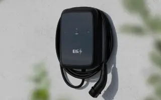 Der Elli Charger Pro 2, Testsieger von Autobild  ist an einer hellen Wand montiert