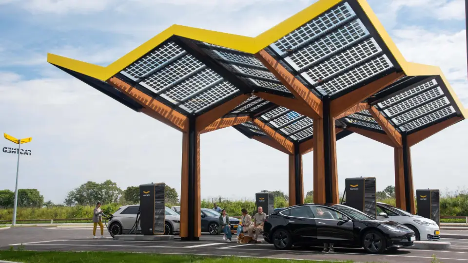 Fastned senkt Tarif für Spontanladen im April 2026