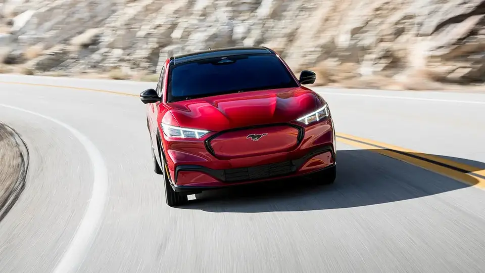Ford Mustang MACH-E als Tesla Model Y Alternativ