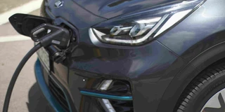 Kia e-Niro Dienstwagen zuhause laden von Vorne