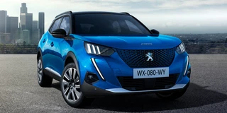 Frontansicht Peugeot e-2008 Elektroauto SUV