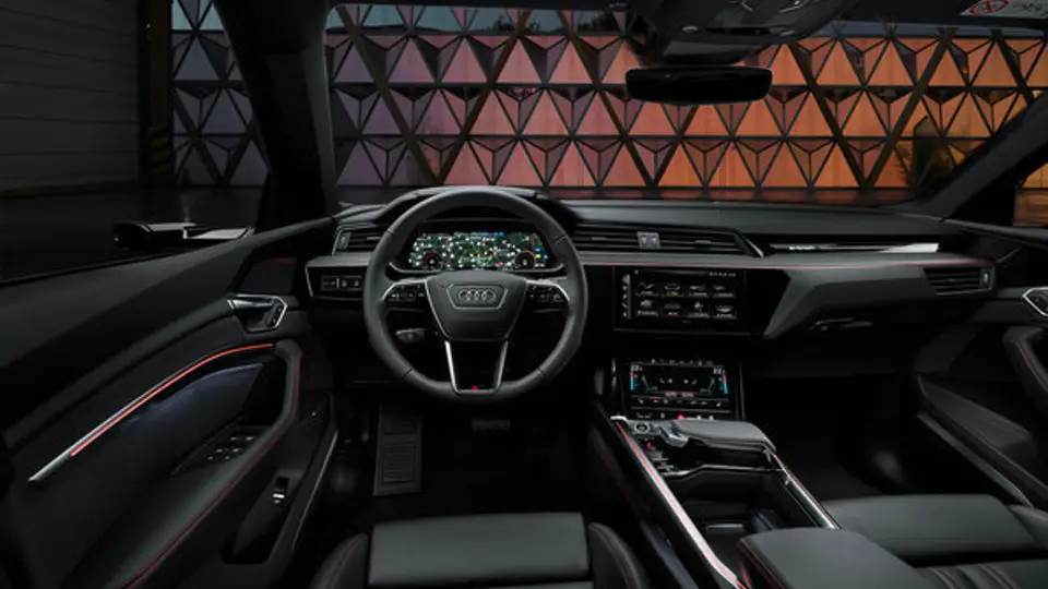Welche Ausstattungshighlights stehen Euch beim Audi Q8 e-tron Leasing zur Verfügung?