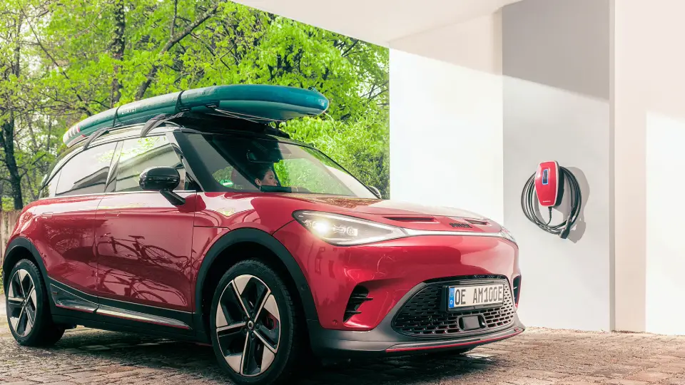 Mennekes Amtron 4You 110 hängt als BMW Wallbox Plus Alternative in der Garage