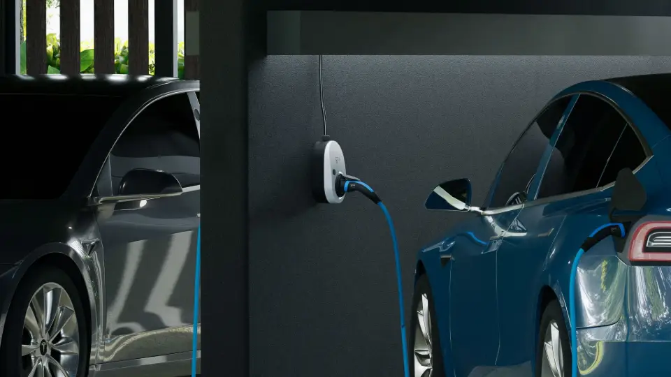 go-e Charger Gemini als Alternative zu Tesla Wallbox lädt blaues Elektroauto