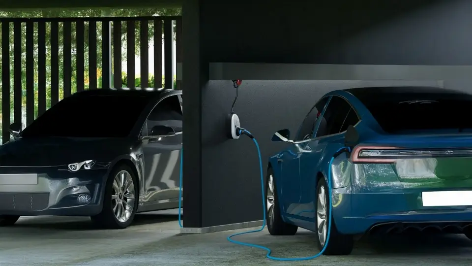 go-e Charger Gemini Flex als Alternative zur Ford Wallbox lädt E-Auto in Tiefgarage