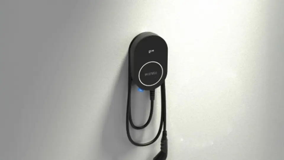 go-e Charger Pro an der Wand montiert – prämiertes Wallbox-Design 2025