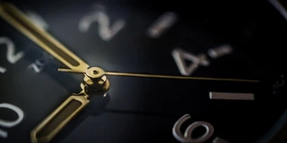 Ziffernblatt einer Uhr.
