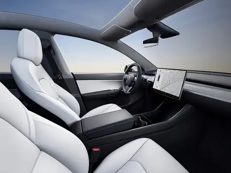 Tesla Model Y Interior in Farbe weiß