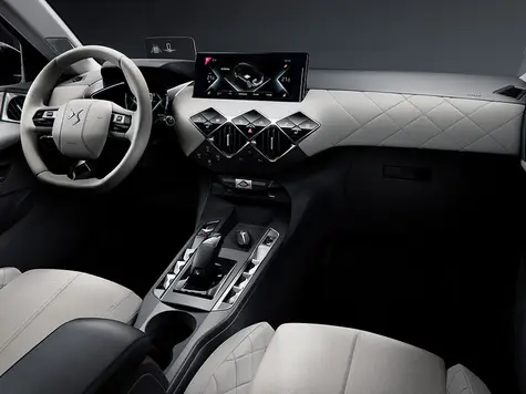 DS 3 Elektroauto in der Farbe Silber Ansicht Innenraum und Cockpit