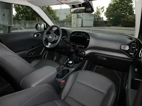 Kia e-Soul Elektroauto in der Blau Weiss Ansicht des Innenraums und der Sitze