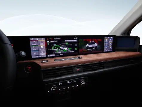 Honda e Elektroauto in der Farbe Weiss Ansicht des Cockpits mit Navigation und Display