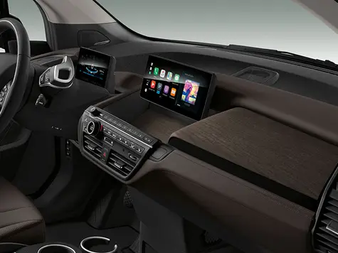 BMW i3 Elektroauto in der Farbe Braun Ansicht des Cockpits Navigationssystems und Displays