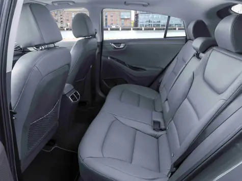 Hyundai Ioniq Elektro Elektroauto in der Farbe Weiss Ansicht Innenraum und Sitze