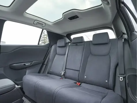 Sitzplätze in der zweiten Reihe des Lexus RZ