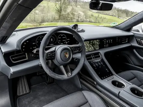 Porsche Taycan Cross Turismo Cockpit in Farbe Schwarz