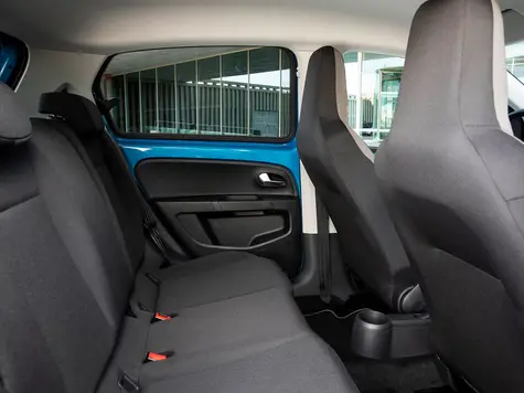 VW e-Up Elektroauto in der Farbe rot Ansicht von Innen und der Sitze