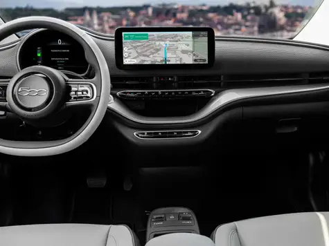 Fiat 500e Elektroauto in der Farbe grau Ansicht des Cockpits und Navigation